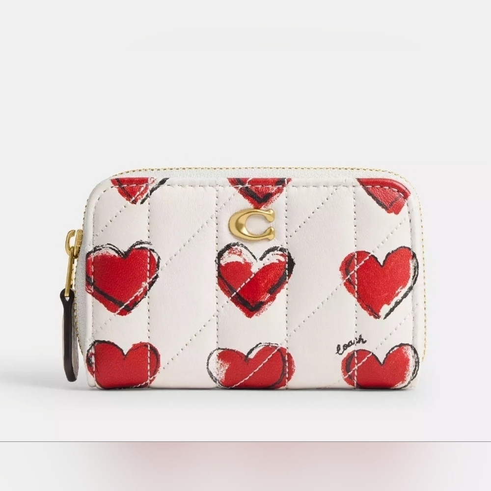 Coach Essential Small Zip Around Card Case With Quilting And Heart Print